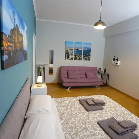 Vomero Maison 招待所 4*