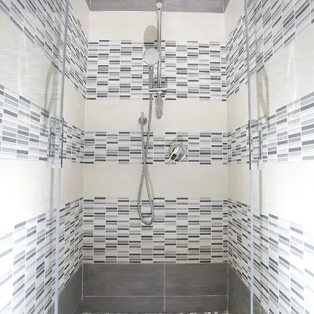 Konukevi Vomero Maison 4*