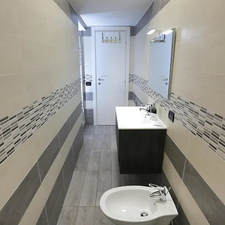 Vomero Maison 4*